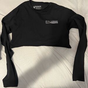 ALPHALETE BLACK CROP LONG SLEEVE